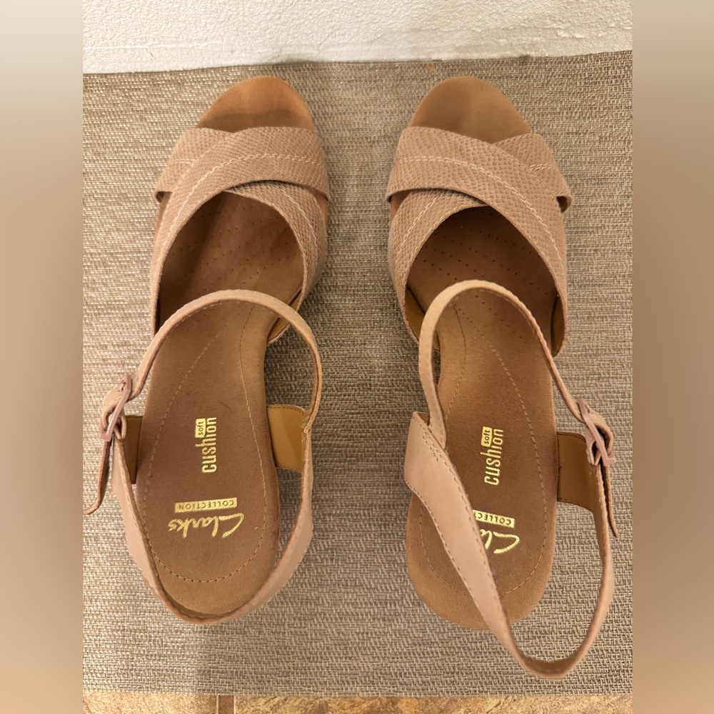 Clarks Helio Latitude Wedge Sandal - Picture 2 of 6